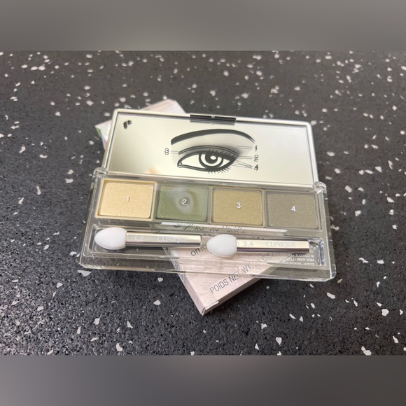 CLINIQUE | All About Shadow Quad in Safari - Picture 12 of 13